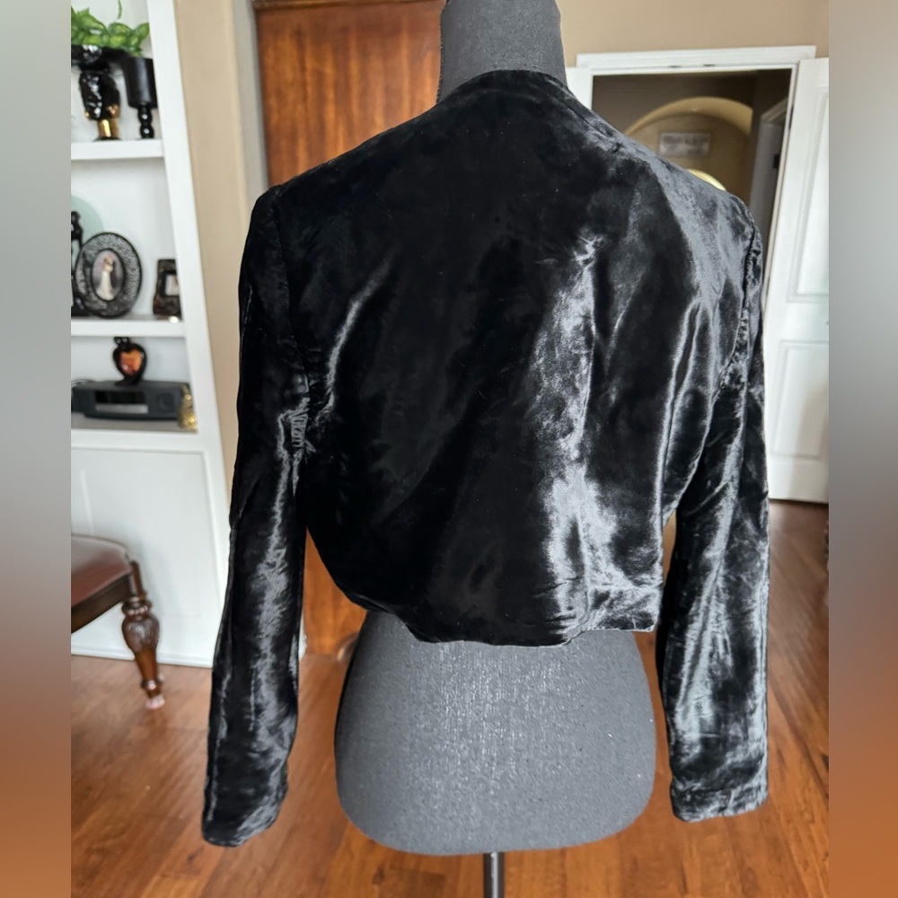 A.J. Bari Neiman Marcus Black Velvet Crop‎ Jacket - Picture 4 of 9